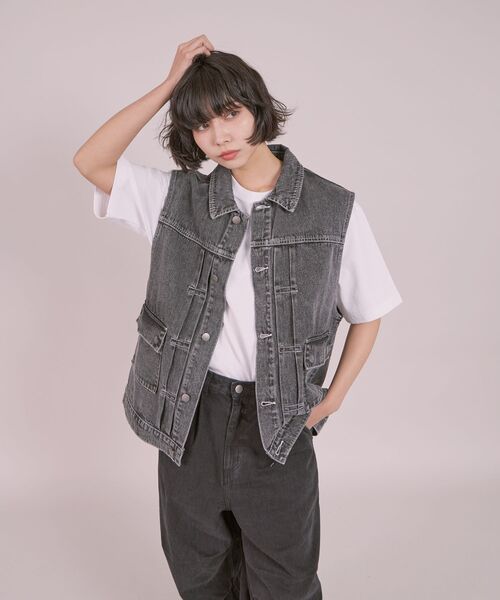 FFEIN(フェイン)の「【FFEIN(フェイン)】DENIM VEST / ケミカルウォッシュ オーバーサイズ デニム ベスト(ベスト・メンズ・オフホワイト/ブラック/ネイビー・MEDIUM/LARGE)」の16枚目の写真