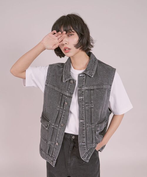 FFEIN(フェイン)の「【FFEIN(フェイン)】DENIM VEST / ケミカルウォッシュ オーバーサイズ デニム ベスト(ベスト・メンズ・オフホワイト/ブラック/ネイビー・MEDIUM/LARGE)」の17枚目の写真