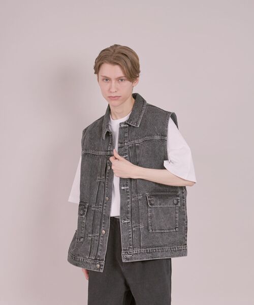 FFEIN(フェイン)の「【FFEIN(フェイン)】DENIM VEST / ケミカルウォッシュ オーバーサイズ デニム ベスト(ベスト・メンズ・オフホワイト/ブラック/ネイビー・MEDIUM/LARGE)」の22枚目の写真