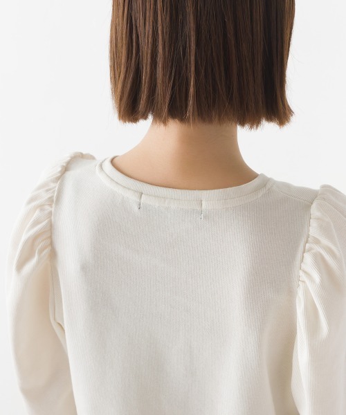 OMNES（オムネス）の「リブパワーショルダー長袖プルオーバー（その他トップス・レディース・オレンジ/ホワイト系その他/アイボリー/ブラック/オリーブ・FREE）」の7枚目の写真