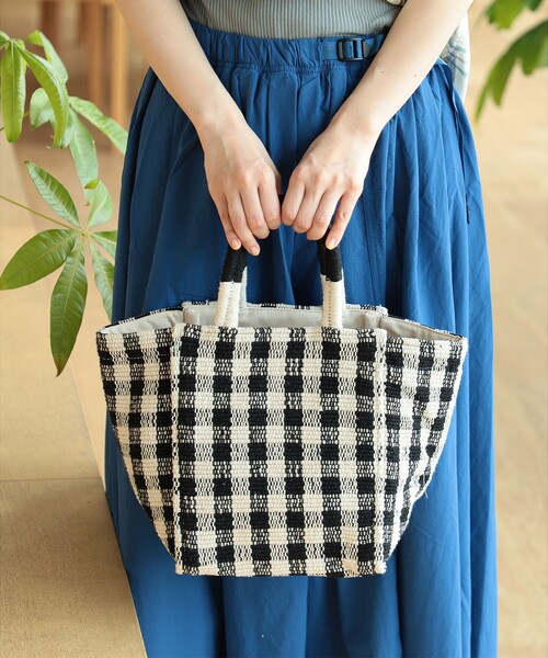 Ray BEAMS（レイビームス）の「Lilas Campbell × Ray BEAMS / 別注 チェック トートバッグ（トートバッグ・レディース・マルチ/ブラック・ONE SIZE）」の5枚目の写真