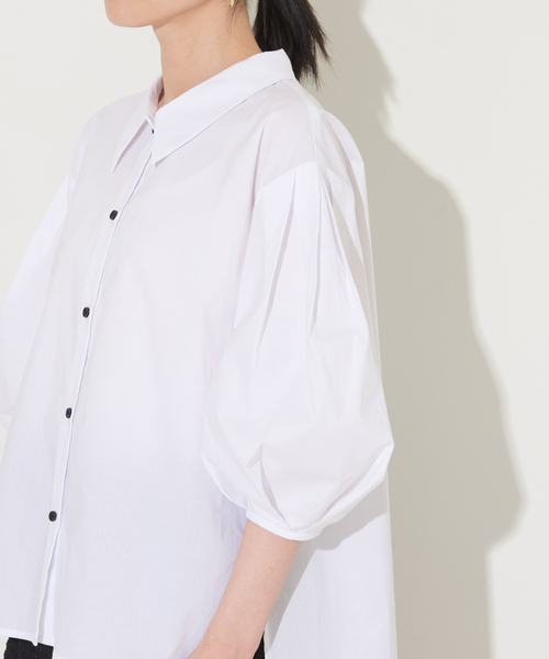 NOMINE(ノミネ)の「タックボリューム5分袖シャツ(シャツ/ブラウス・レディース・ブラック/カーキ/サックスブルー/ホワイト・フリー)」の5枚目の写真