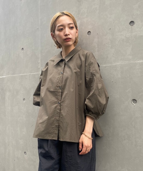 NOMINE(ノミネ)の「タックボリューム5分袖シャツ(シャツ/ブラウス・レディース・ブラック/カーキ/サックスブルー/ホワイト・フリー)」の3枚目の写真