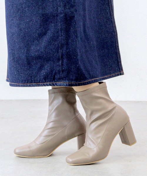 LibertyDoll(リバティードール)の「LibertyDoll/スクエアトゥストレッチヒールブーツ(9064)(ブーツ・レディース・ブラック/グレイッシュベージュ/アイボリー・L/S/LL/M)」の3枚目の写真
