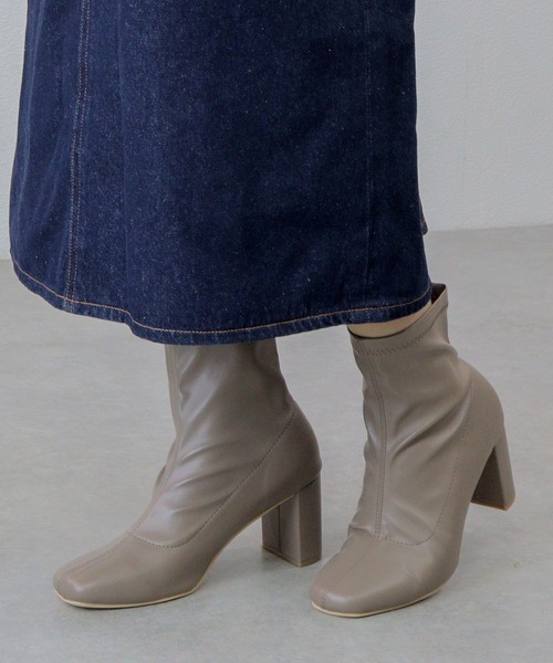LibertyDoll(リバティードール)の「LibertyDoll/スクエアトゥストレッチヒールブーツ(9064)(ブーツ・レディース・ブラック/グレイッシュベージュ/アイボリー・L/S/LL/M)」の8枚目の写真