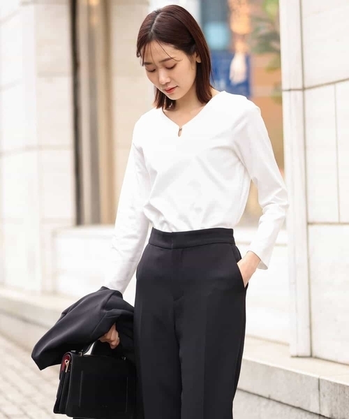 OFUON le MK(オフオンルエムケー)の「フロントホックデザインカットソー/洗える(Tシャツ/カットソー・レディース・ホワイト/ブラック・40/38)」の8枚目の写真