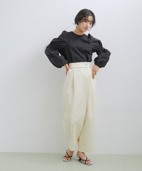 ADAM ET ROPE'（アダムエロペ）の「【サステナブル】スリーブコンシャスプルオーバー（Tシャツ/カットソー・レディース・ブラック/ホワイト・FREE）」の13枚目の写真