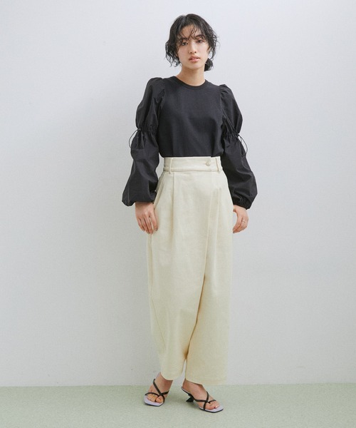 ADAM ET ROPE'（アダムエロペ）の「【サステナブル】スリーブコンシャスプルオーバー（Tシャツ/カットソー・レディース・ブラック/ホワイト・FREE）」の11枚目の写真