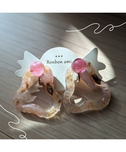 tone(トーン)の「【hazeleyes】大ぶりころころイヤリング(Bonbonami ボンボンアミ)(MA)(イヤリング・レディース・パープル/ピンク/イエロー/グリーン・FREE)」の1枚目の写真