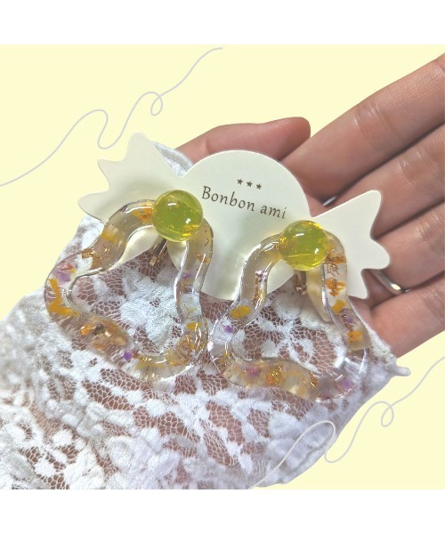 tone(トーン)の「【hazeleyes】大ぶりころころイヤリング(Bonbonami ボンボンアミ)(MA)(イヤリング・レディース・パープル/ピンク/イエロー/グリーン・FREE)」の11枚目の写真