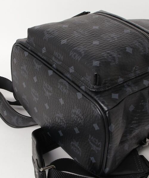 MCM(エムシーエム)の「Small Stark サイドスタッズ バックパック - ヴィセトス(バックパック/リュック・メンズ・ブラック/ベージュ/ブラウン・SMALL)」の17枚目の写真