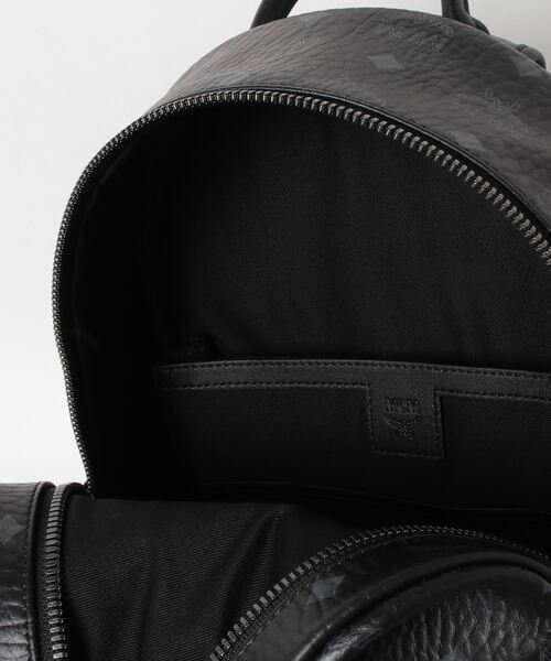 MCM(エムシーエム)の「Small Stark サイドスタッズ バックパック - ヴィセトス(バックパック/リュック・メンズ・ブラック/ベージュ/ブラウン・SMALL)」の7枚目の写真