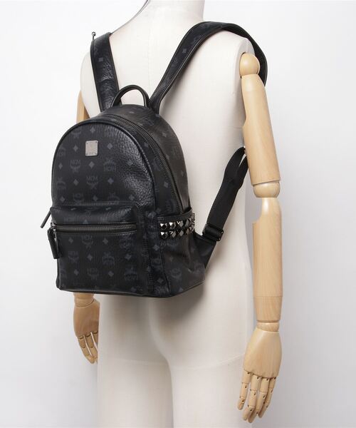 MCM(エムシーエム)の「Small Stark サイドスタッズ バックパック - ヴィセトス(バックパック/リュック・メンズ・ブラック/ベージュ/ブラウン・SMALL)」の13枚目の写真