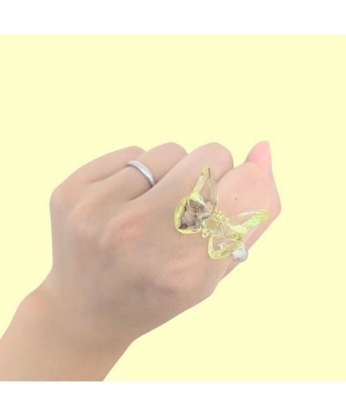 tone(トーン)の「【hazeleyes】ガラス風のそらとぶ蝶リング(Bonbonami ボンボンアミ)(MA)(リング・レディース・ターコイズブルー/スカイブルー/ミント/ブラック/ブラウン/バイオレット/クリア/ピンク系その他/イエロー/レッド・FREE)」の7枚目の写真
