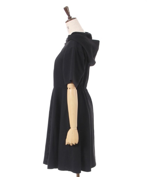 BCBGMAXAZRIA カットアウト 非対称ヘム ストラップ ワンピース セール】カットアウトパーカーワンピース（ワンピース）｜axes