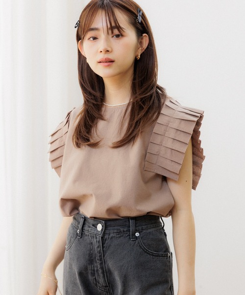 flower（フラワー）の「ショルダープリーツトップ（Tシャツ/カットソー・レディース・ブラウン/アイボリー・FREE）」の2枚目の写真