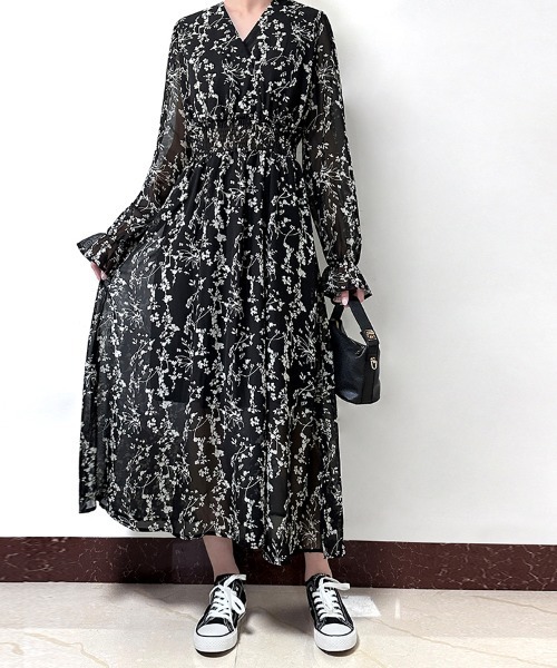 Doux Belle(ドゥーベル)の「小花柄シフォンワンピース(ワンピース・レディース・オフホワイト/ブラック・LARGE)」の2枚目の写真