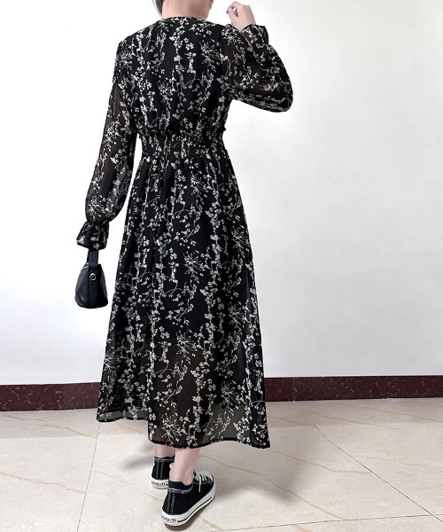 Doux Belle(ドゥーベル)の「小花柄シフォンワンピース(ワンピース・レディース・オフホワイト/ブラック・LARGE)」の9枚目の写真