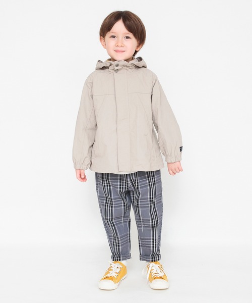 BRANSHES（ブランシェス）の「【男女兼用】3WAYマウンテンパーカー（パーカー・キッズ・ベージュ/ブラック・150/140/130/100/110/120）」の4枚目の写真