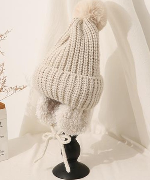DAY CLOSET(デイ クローゼット)の「【あったかもこもこボアイヤーカバー付き】ニットキャップ ヘッドウェア レディース 耳当て(ニットキャップ/ビーニー・レディース・ブラック/マスタード/モカ/チョコ/グレー/オフホワイト/アイボリー・ONE SIZE)」の2枚目の写真