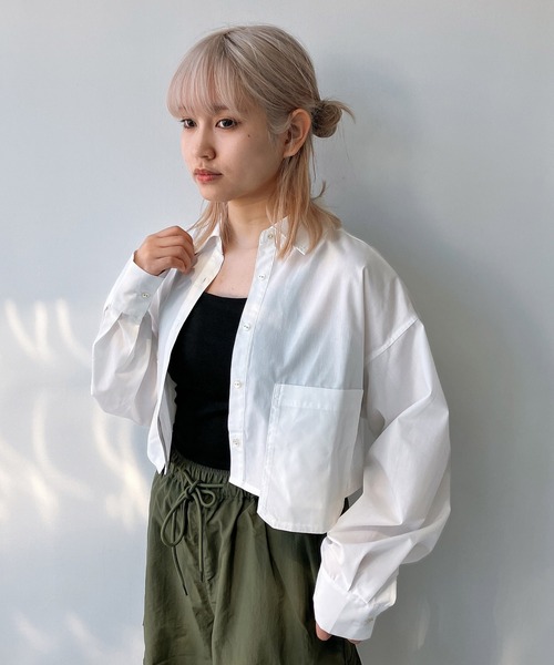 AS KNOW AS plus（アズノゥアズプラス）の「◎BIGポケット付き　ショート丈シャツ（シャツ/ブラウス・レディース・オフホワイト/グリーン系その他/ブルー系その他・FREE）」の2枚目の写真