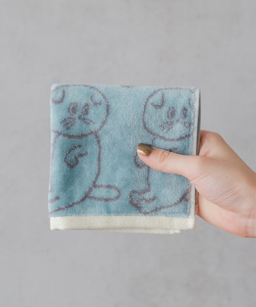 BIRTHDAY BAR（バースデイバー）の「【みやぎちか×BIRTHDAY BAR】総柄タオルハンカチ（ハンカチ/ハンドタオル・レディース・ブルー/ピンク/グレー・フリー）」の4枚目の写真