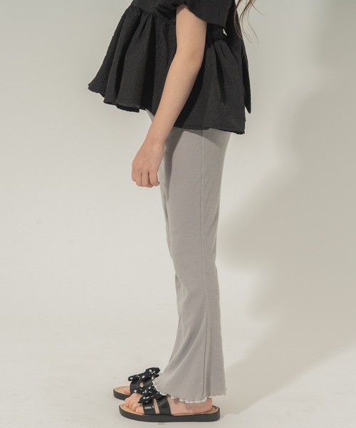 URBAN CHERRY(アーバンチェリー)の「【楽さらリブストレッチ】リブカットソーフレアパンツ(その他パンツ・キッズ・グレー/グリーン/ブラック・110cm/120cm/130cm/140cm/150cm)」の16枚目の写真