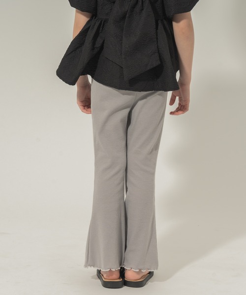 URBAN CHERRY(アーバンチェリー)の「【楽さらリブストレッチ】リブカットソーフレアパンツ(その他パンツ・キッズ・グレー/グリーン/ブラック・110cm/120cm/130cm/140cm/150cm)」の17枚目の写真