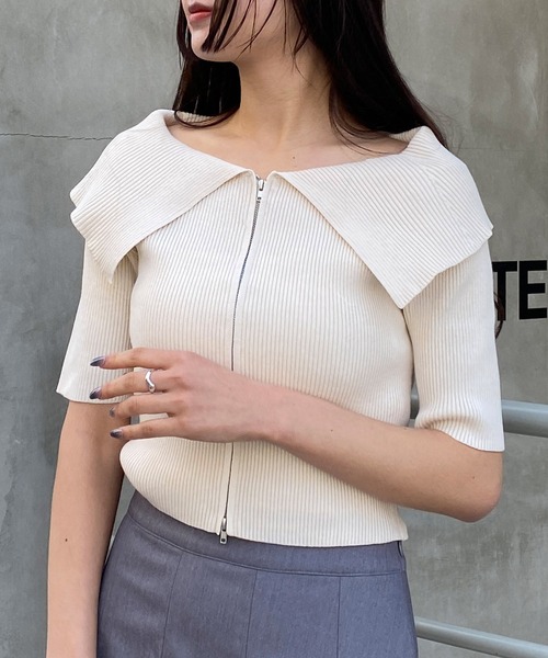 INGNI（イング）の「ビッグカラーフロントジップ半袖ニットカーディガン（Tシャツ/カットソー・レディース・ブラック/オフホワイト/ブルー/ピンク・M）」の2枚目の写真