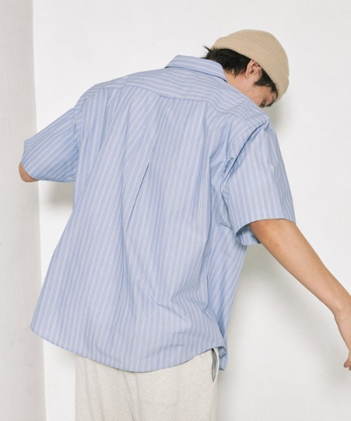 FREAK'S STORE（フリークスストア）の「FREAK’S STORE/フリークスストア カラーストライプ ショートスリーブ レギュラーカラーシャツ/イージーウェア/リラックスフィット（シャツ/ブラウス・メンズ・ブルー/サックスブルー/イエロー/ネイビー・LARGE/MEDIUM）」の3枚目の写真