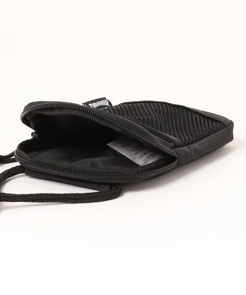 THRASHER（スラッシャー）の「GONZ SmartPhone Pouch/スラッシャー縦型ゴンズワンポイントアイコンミニショルダーポーチ（ポーチ・メンズ・ブラック×ホワイト・FREE）」の4枚目の写真