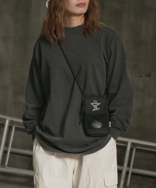 THRASHER（スラッシャー）の「GONZ SmartPhone Pouch/スラッシャー縦型ゴンズワンポイントアイコンミニショルダーポーチ（ポーチ・メンズ・ブラック×ホワイト・FREE）」の13枚目の写真