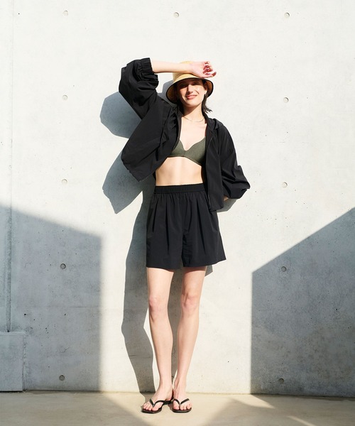 N.O.R.C(ノーク)の「ラッシュガードショートパンツ(その他パンツ・レディース・グレイッシュベージュ/ブラック/ブルー・フリー)」の16枚目の写真