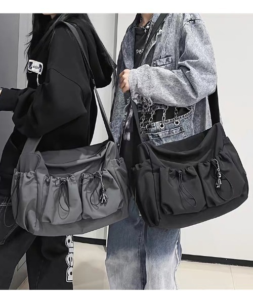 .KOM（ドットコム）の「『.KOM/ドットケーオーエム』ドロストポケットショルダーバッグ【Y】【CN】（ショルダーバッグ・レディース・グレー/ブラック・FREE）」の7枚目の写真