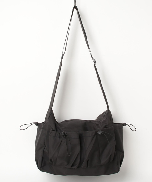 .KOM（ドットコム）の「『.KOM/ドットケーオーエム』ドロストポケットショルダーバッグ【Y】【CN】（ショルダーバッグ・レディース・グレー/ブラック・FREE）」の10枚目の写真