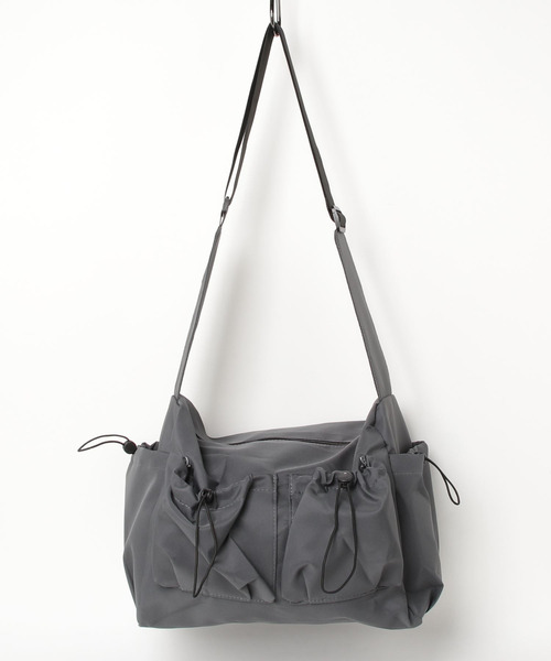 .KOM（ドットコム）の「『.KOM/ドットケーオーエム』ドロストポケットショルダーバッグ【Y】【CN】（ショルダーバッグ・レディース・グレー/ブラック・FREE）」の11枚目の写真