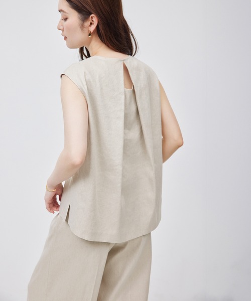 ROPE'（ロペ）の「ストレッチリネンバックオープンノースリーブトップス/セットアップ対応（シャツ/ブラウス・レディース・ライトグレー/ネイビー・FREE）」の2枚目の写真