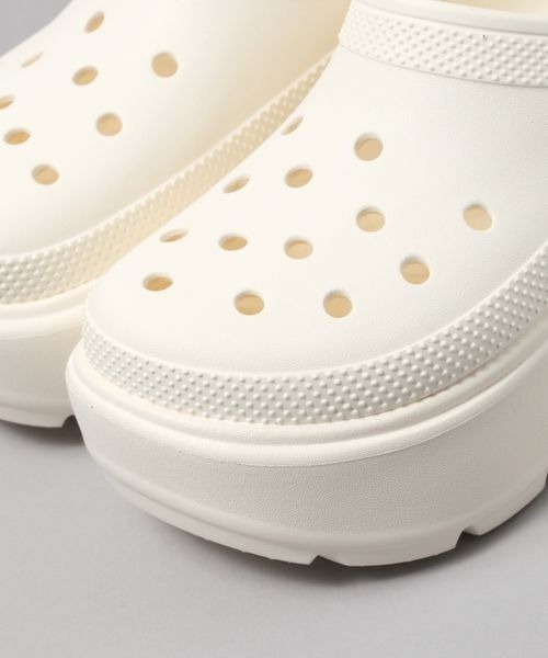 JEANASIS（ジーナシス）の「【crocs】ストンプ クロッグ/127572（サンダル・レディース・ホワイト/ブラック・LARGE/MEDIUM）」の12枚目の写真