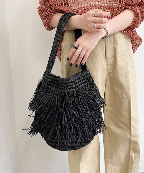 fredy emue（フレディエミュ）の「ペーパーフリンジワンハンドル（トートバッグ・レディース・ブラック/ベージュ・FREE）」の2枚目の写真