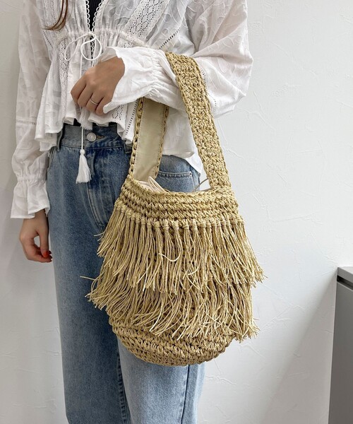 fredy emue（フレディエミュ）の「ペーパーフリンジワンハンドル（トートバッグ・レディース・ブラック/ベージュ・FREE）」の4枚目の写真