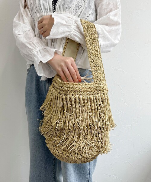 fredy emue（フレディエミュ）の「ペーパーフリンジワンハンドル（トートバッグ・レディース・ブラック/ベージュ・FREE）」の5枚目の写真