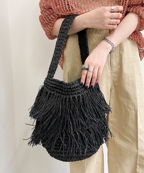 fredy emue（フレディエミュ）の「ペーパーフリンジワンハンドル（トートバッグ・レディース・ブラック/ベージュ・FREE）」の6枚目の写真