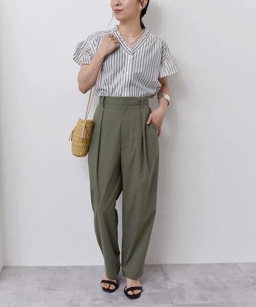 quaranciel(カランシエル)の「quaranciel:〈洗濯機可能〉タイプライター テーパード タック パンツ(その他パンツ・レディース・ベージュ/オリーブ・40/38/36)」の9枚目の写真