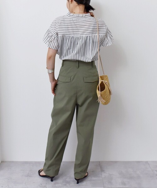 quaranciel(カランシエル)の「quaranciel:〈洗濯機可能〉タイプライター テーパード タック パンツ(その他パンツ・レディース・ベージュ/オリーブ・40/38/36)」の11枚目の写真