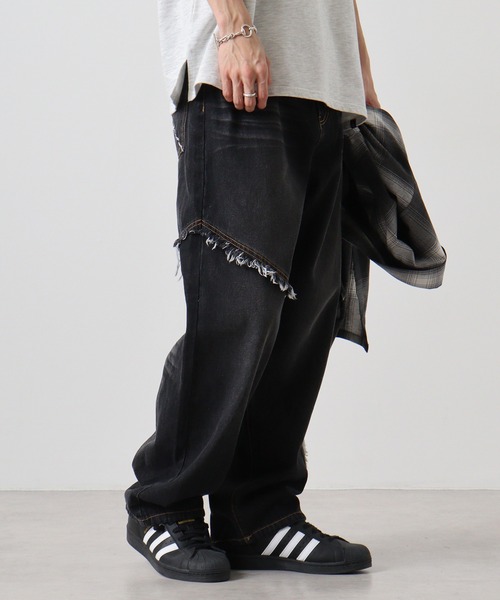 RE730(アールイーセブンサーティー)の「Switchable wide baggy pants / 切替ワイドバギーパンツ(デニムパンツ・メンズ・ブラック/ブラック系1・M/L/XL)」の5枚目の写真