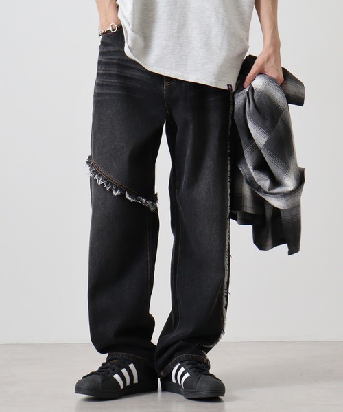 RE730(アールイーセブンサーティー)の「Switchable wide baggy pants / 切替ワイドバギーパンツ(デニムパンツ・メンズ・ブラック/ブラック系1・M/L/XL)」の3枚目の写真