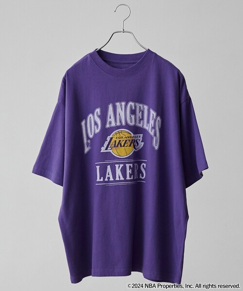 coen(コーエン)の「NBA別注グラフィックTシャツ(WEB限定カラー)(Tシャツ/カットソー・メンズ・ホワイト/ライトブルー/ブラック/ダークグリーン/パープル/ネイビー/その他1/その他2・M/L/XL)」の6枚目の写真