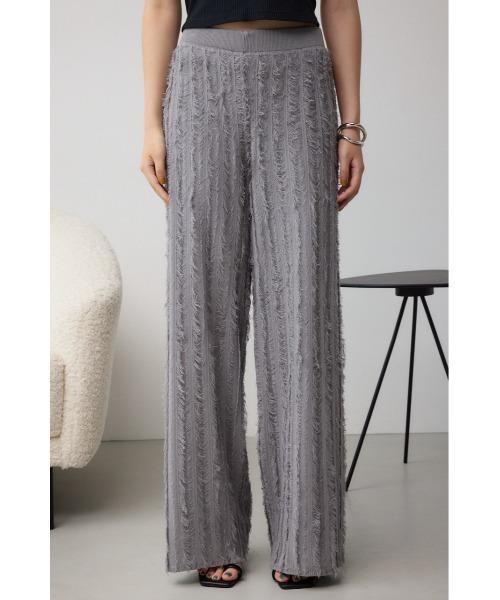AZUL by moussy(アズールバイマウジー)の「シアーフリンジニットパンツ(スラックス・レディース・アイボリー/ブラック/グレー・SMALL/MEDIUM)」の6枚目の写真