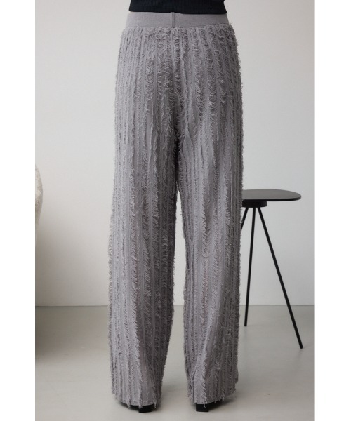 AZUL by moussy(アズールバイマウジー)の「シアーフリンジニットパンツ(スラックス・レディース・アイボリー/ブラック/グレー・SMALL/MEDIUM)」の4枚目の写真