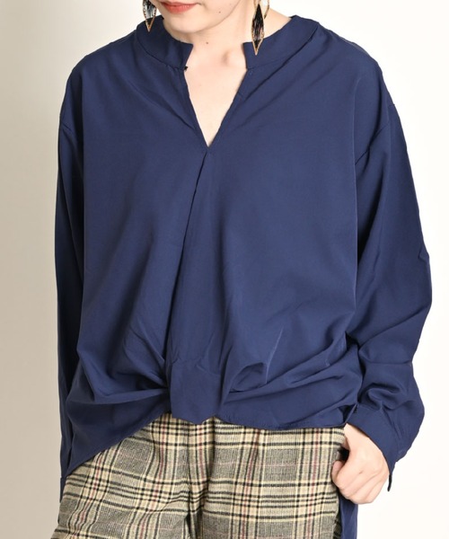 MARAI(マーライ)の「ラウンドヘム スキッパーシャツ 長袖(シャツ/ブラウス・レディース・ホワイト/ネイビー/ダークグリーン・MEDIUM/LARGE)」の3枚目の写真